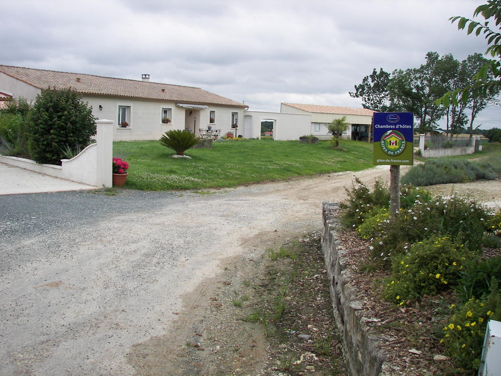 Chambre D'Hotes Les Ormeaux Saint-Georges-des-Côteaux Dış mekan fotoğraf